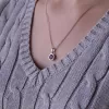 Stříbrný náhrdelník s pravým minerálním kamenem rudý 12081.3 garnet
