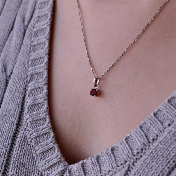 Stříbrný náhrdelník s pravým minerálním kamenem rudý 12078.3 garnet