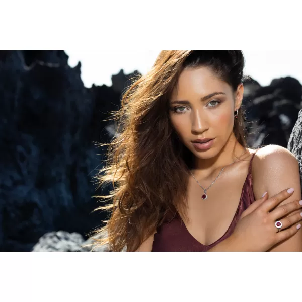 Stříbrný prsten s krystaly Swarovski červený kulatý 35026.3