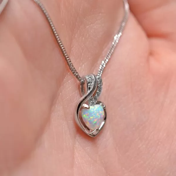 Náhrdelník se syntetickým bílým opálem srdce a zirkony 12076.1 white
