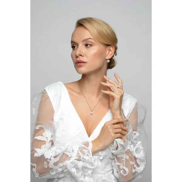 Stříbrný prsten s krystaly Swarovski a bílou perlou 35021.1