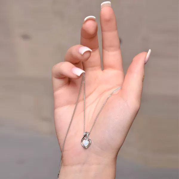 Náhrdelník se syntetickým bílým opálem srdce a zirkony 12076.1 white