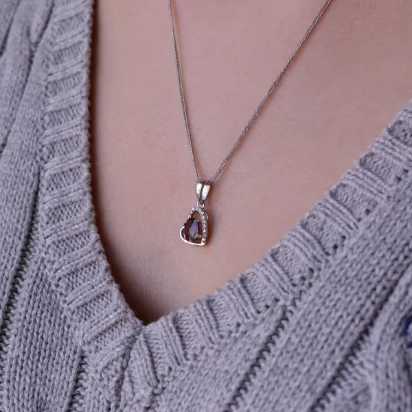 Stříbrný náhrdelník luxusní s pravým minerálním kamenem rudé srdce 12090.3 garnet chekker