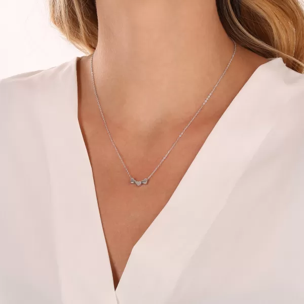 Stříbrný náhrdelník tři srdíčka vedle sebe 62021