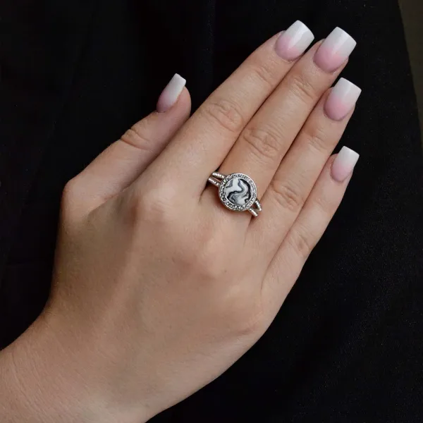 Stříbrný prsten kulatý černobílý mramor se Swarovski krystaly 75017.1