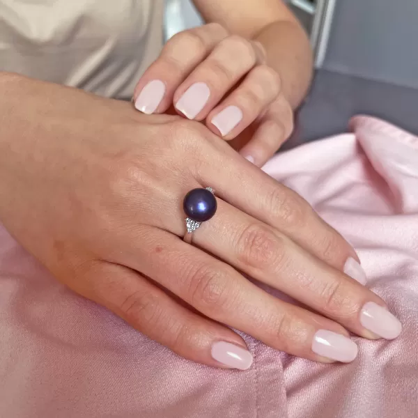 Stříbrný prsten s peacock říční perlou 25002.3