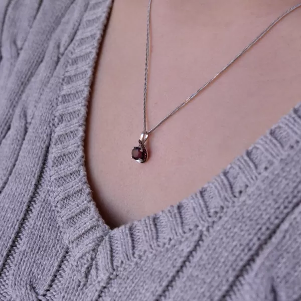 Stříbrný náhrdelník luxusní s pravými minerálními kameny rudá slza 12089.3 garnet