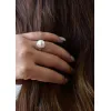 Stříbrný prsten s krystaly Swarovski a bílou perlou 35021.1
