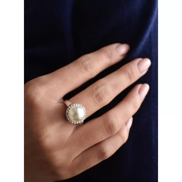 Stříbrný prsten s krystaly Swarovski a bílou perlou 35021.1