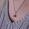 Stříbrný náhrdelník luxusní s pravým minerálním kamenem červený 12084.3 ruby
