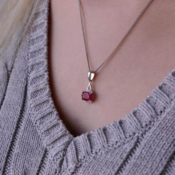 Stříbrný náhrdelník luxusní s pravým minerálním kamenem červený 12084.3 ruby