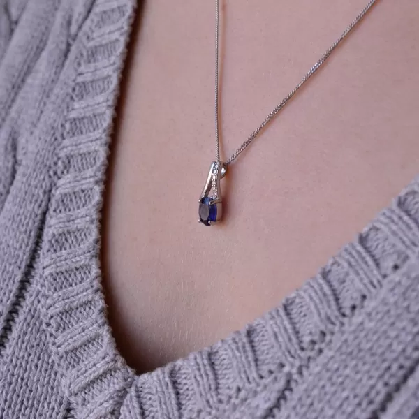 Stříbrný náhrdelník luxusní s pravým minerálním kamenem temně modrý 12083.3 sapphire