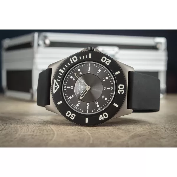 Invicta Reserve Quartz 44mm