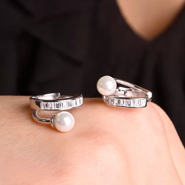 Stříbrné kroužky s perličkou a zirkony 11808.1