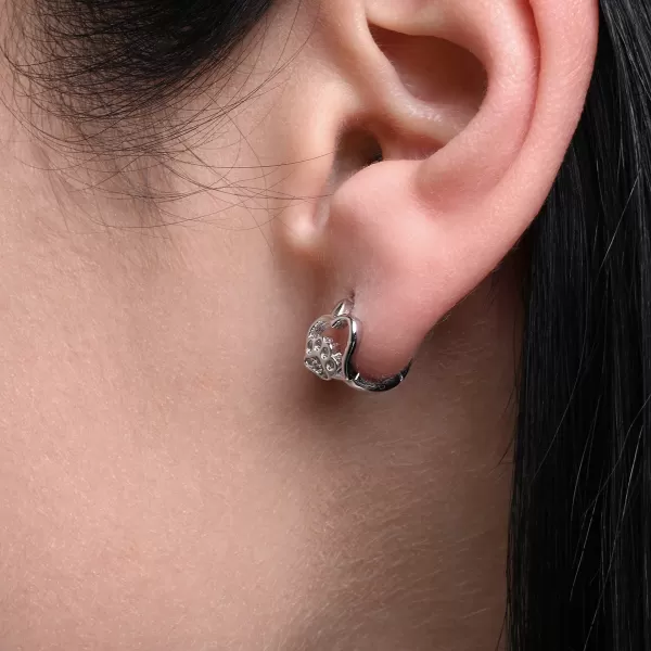 Stříbrné náušnice kruhy s tlapkami 11758.1