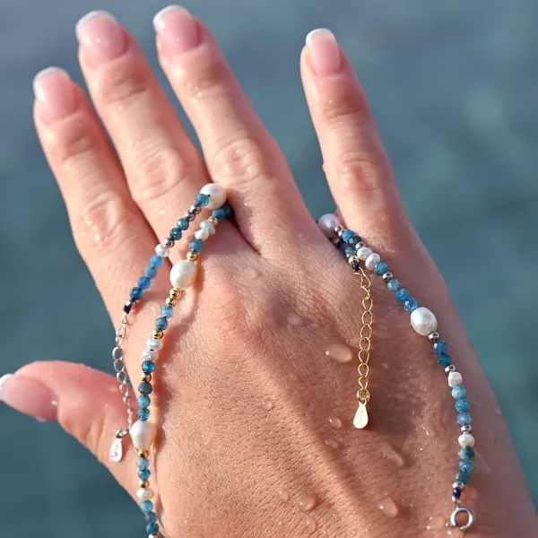 Pozlacený náramek s perlami a apatity 13113.3