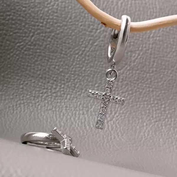 Stříbrné kroužky se zavěšeným křížkem 11778.1