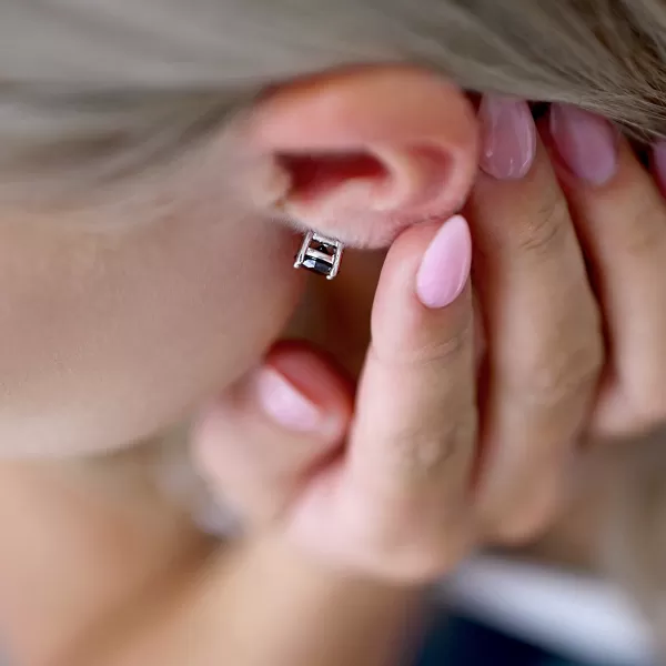 Stříbrná kusová náušnice LUNA 11XM00010