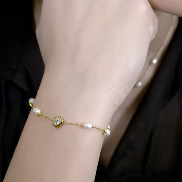 Pozlacený náramek s říčními perlami 23032.1