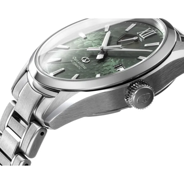 34 FOrient Star Contemporary M8 Date Automatic