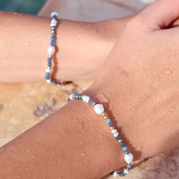 Pozlacený náramek s perlami a apatity 13113.3