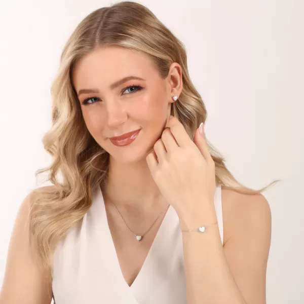 Stříbrný náramek se syntetickým opálem bílé srdce 13088.1 white