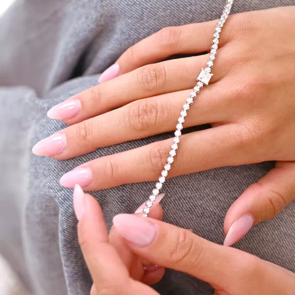 Stříbrný tenisový náramek CHLOE 13M00003 moissanite