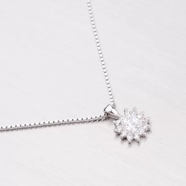 Stříbrný přívěsek osázený zirkony YNG3006