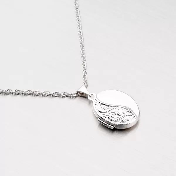 Medailonek z bílého zlata s gravírováním 197-0302