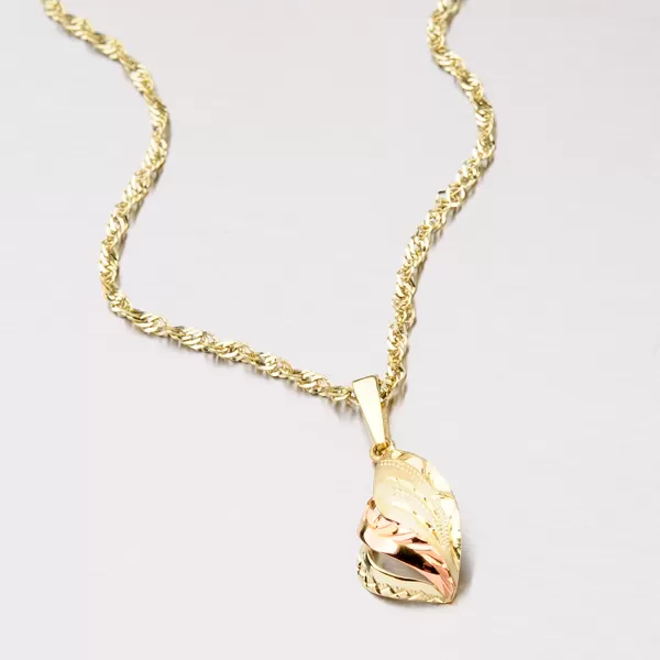 Dámský přívěsek zlato mix 585 ručním rytím 53P-018