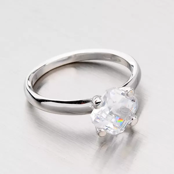 Prsten z bílého zlata s výrazným zirkonem GZ2269B