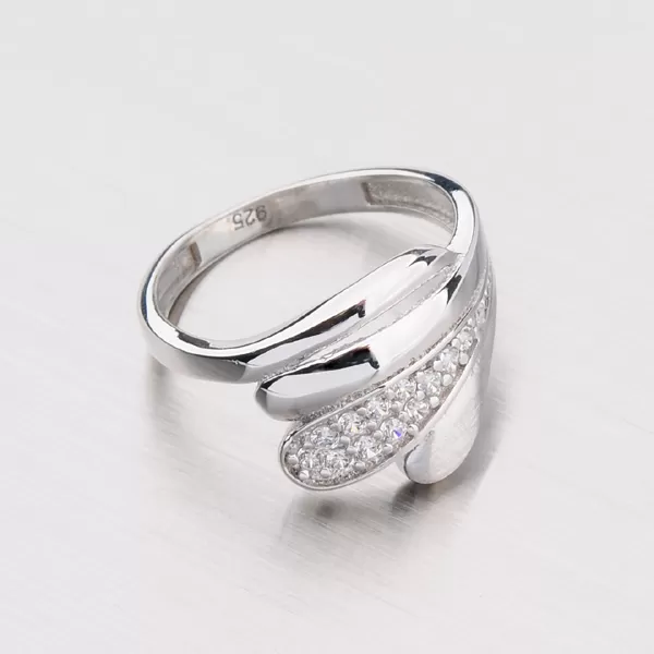 Stříbrný prsten se zirkony HK-513-OKS