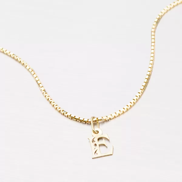 Přívěsek žluté zlato 585 písmeno E 442-0002-E