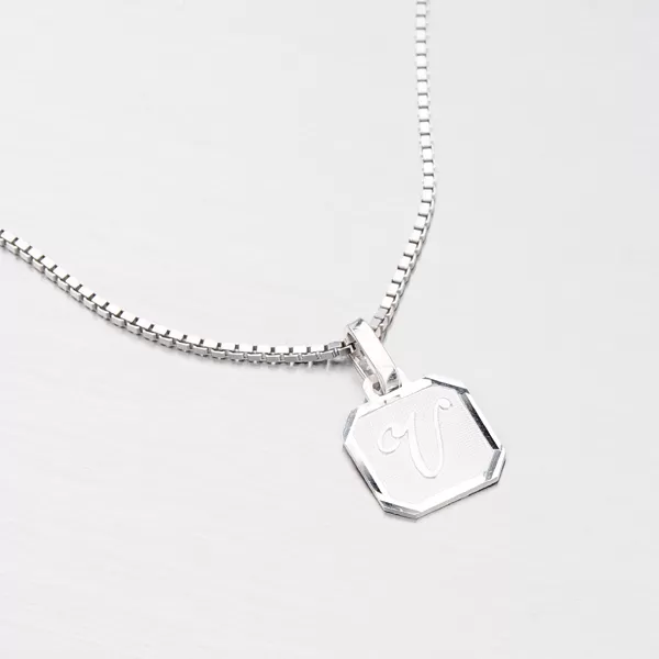 Přívěsek s písmenkem V M5120-V