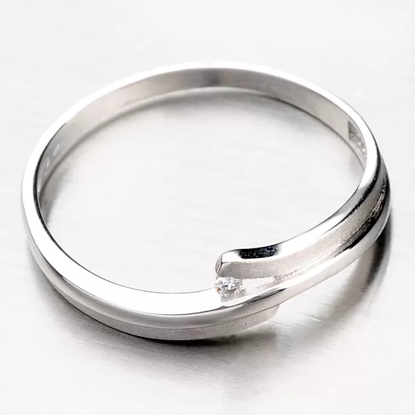 Zlatý prsten s lesklou a matnou povrchovou úpravou DZ2000-B