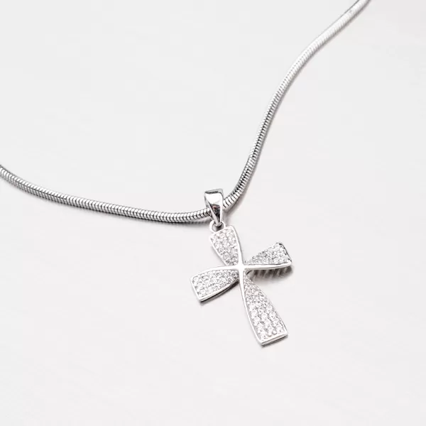 Přívěsek z bílého zlata ve tvaru kříže 43-21526