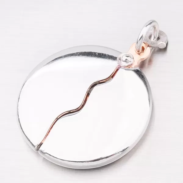 Krásný stříbrný přívěsek s rytinou P1602989-0940-SLX