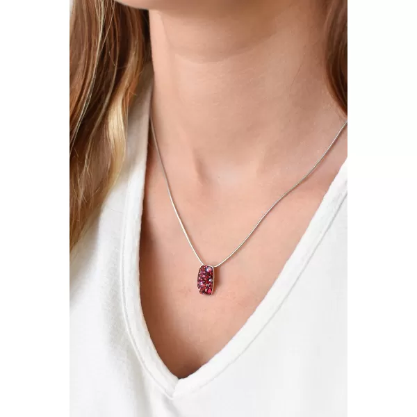 Stříbrný přívěsek s krystaly Swarovski červený obdélník 34194.3 cherry