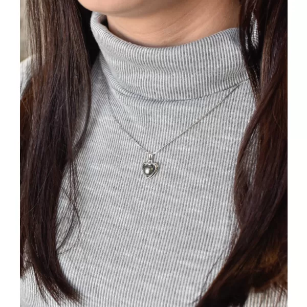 Stříbrný přívěsek s šedou Swarovski perlou srdce 34246.3