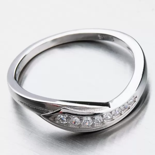 Stříbrný prsten se zirkony GST-11297