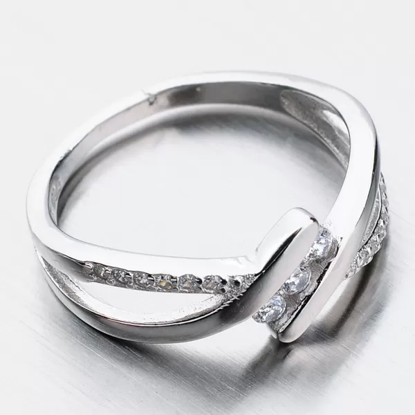 Stříbrný prsten se zirkony GST-11306