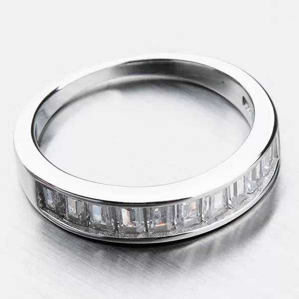 Stříbrný prsten se zirkony GST-11242