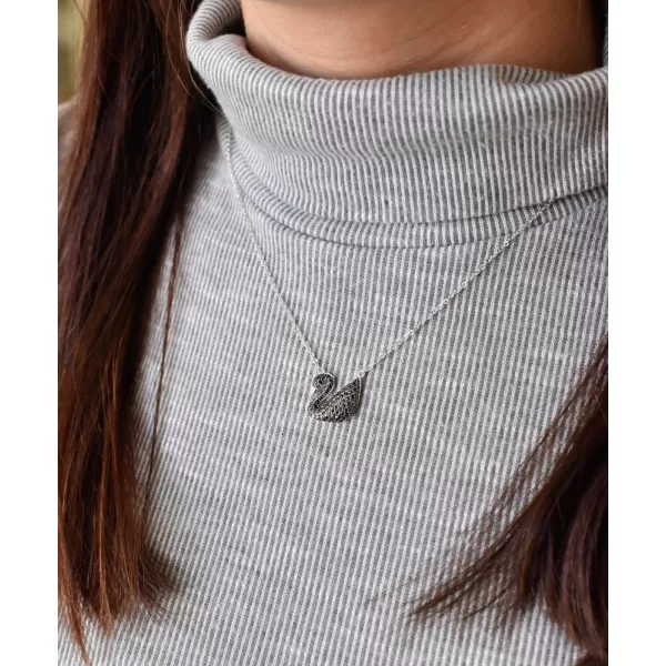 Stříbrný náhrdelník se zirkonem černá labuť 12026.3