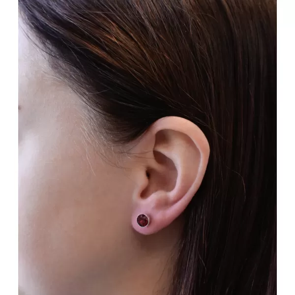 Stříbrné náušnice pecka se Swarovski krystaly červené kulaté 31113.3 ruby