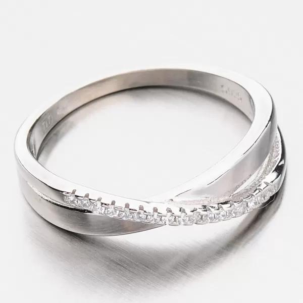 Stříbrný prsten zdobený zirkony GST-11453