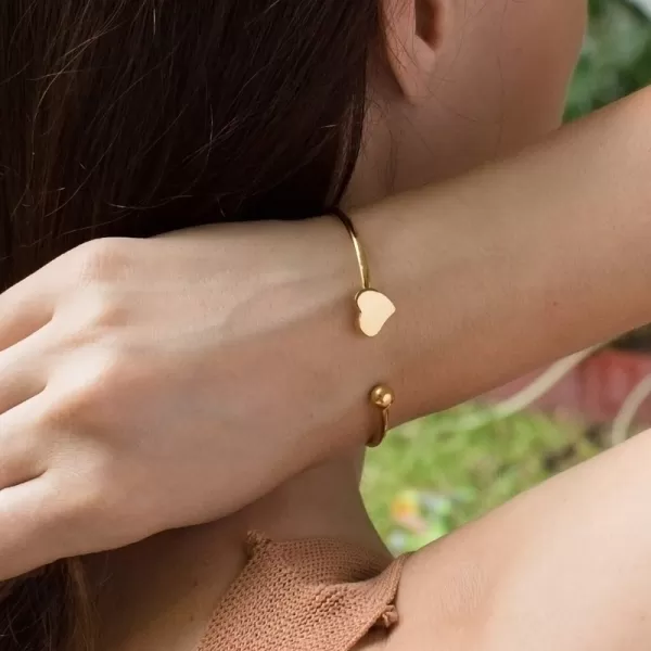 Pevný náramek se srdcem MNCBG14-286-C