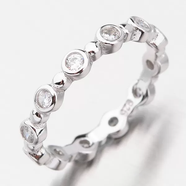 Stříbrný prsten se zirkony GST-11429