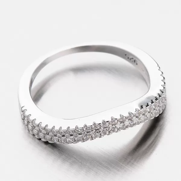 Stříbrný prsten se zirkony GST-11230