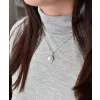 Stříbrný přívěsek s bílou kulatou Preciosa perlou 34151.1