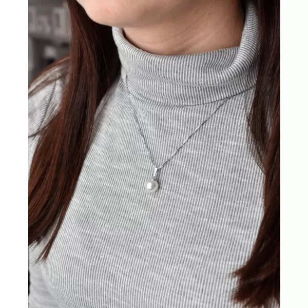 Stříbrný přívěsek s bílou kulatou Preciosa perlou 34150.1